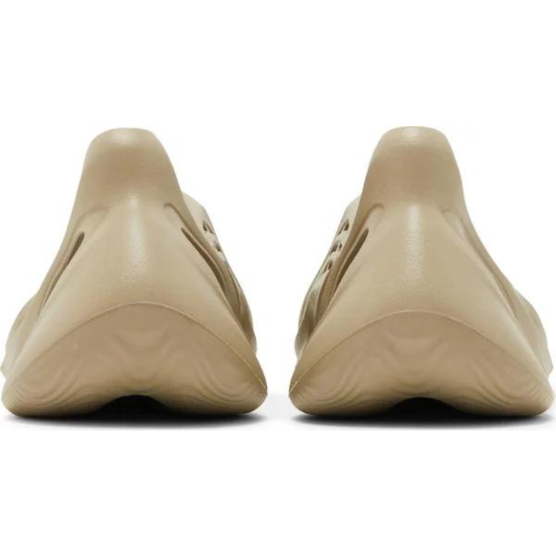Pair of adidas Yeezy Foam Runner RNNR 'Mist' - Backheel Tab